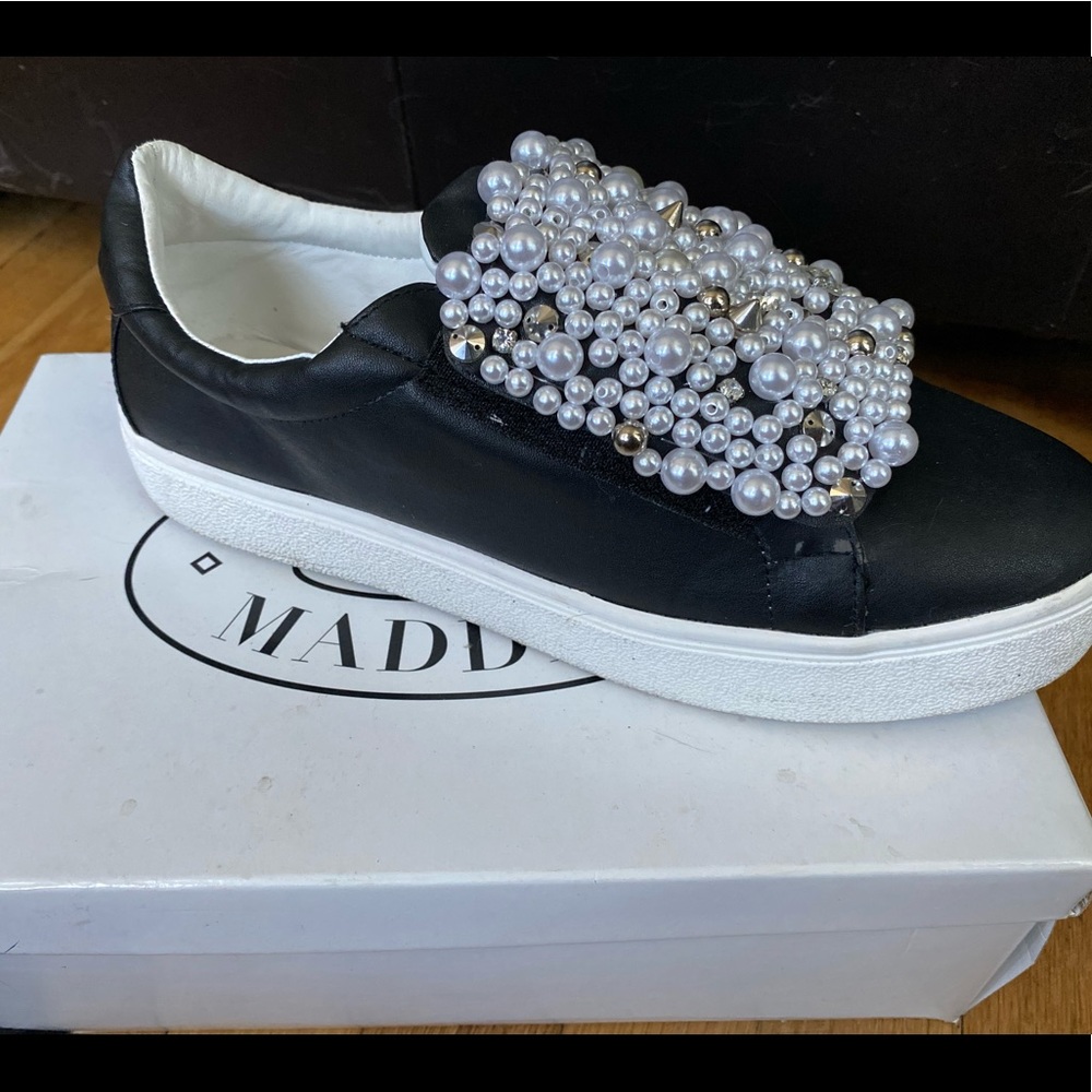 Steve Madden Lion Black Pear Velcro Sneakers